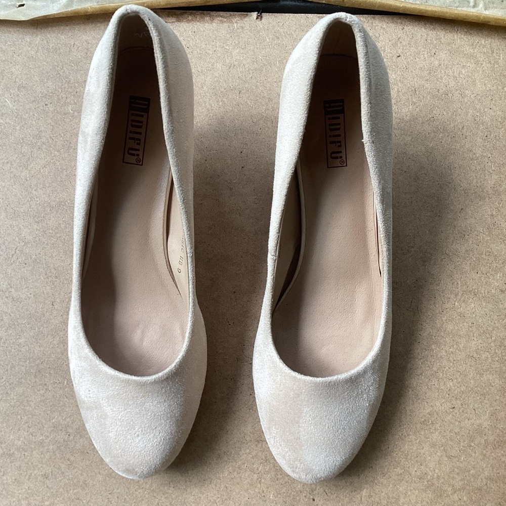 IDIFU tan soft sued heeled shoes, size 9